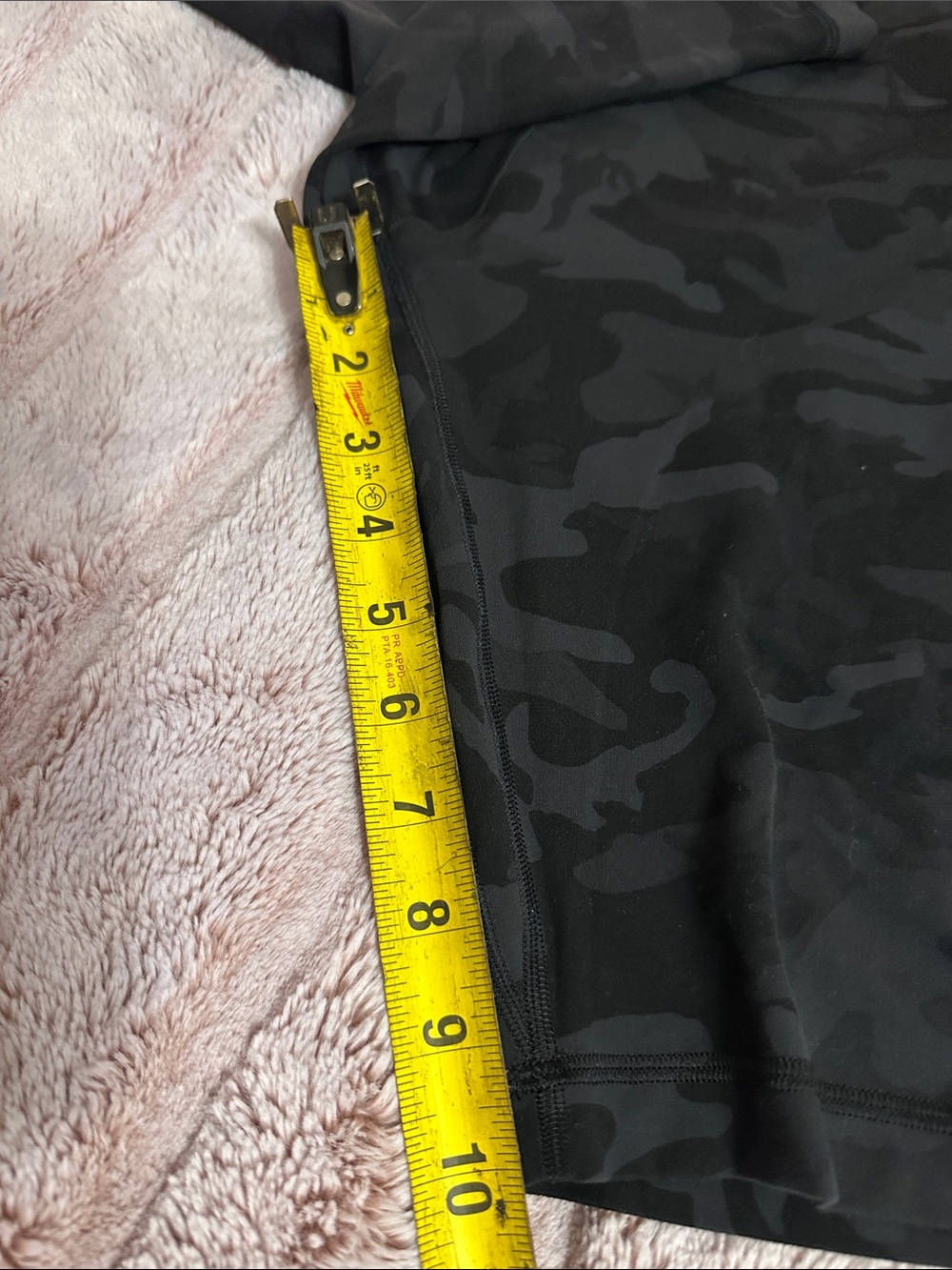 Lululemon High-Waist Black Camo Biker Shorts size 8 - Picture 2 of 2